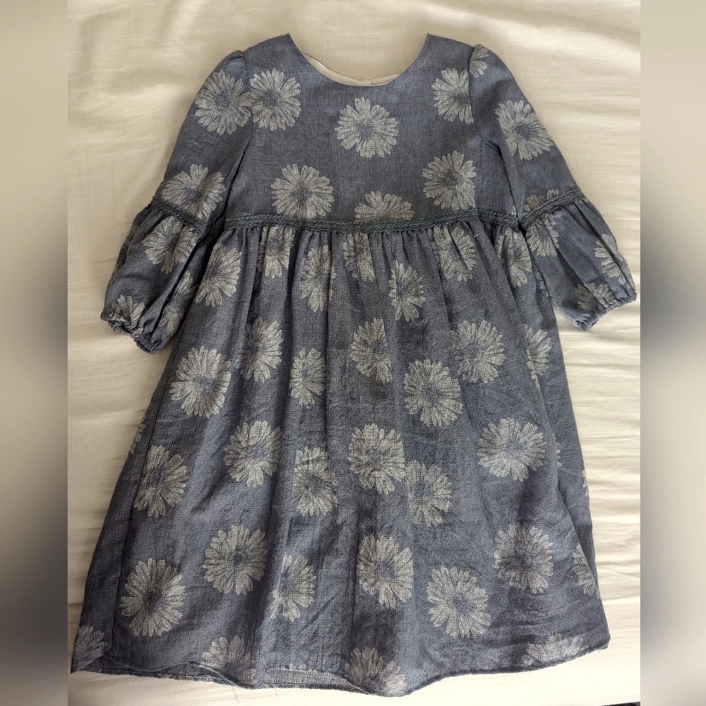 Pastourelle by Pippa & Julie blue and white daisy print dress with lace trim. 6x